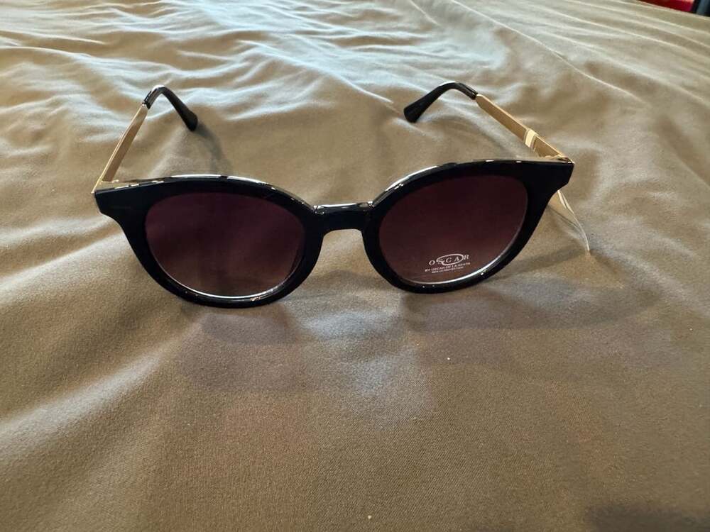 Oscar By Oscar De La Renta 1289 Black And Gold Sunglasses